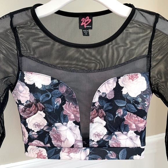 2B Bebe size XS Deep V Floral Crop Top - Picture 3 of 15